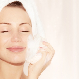 Como limpar o rosto da acne
