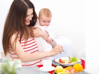 ما يمكنك تناول الطعام بعد الولادة