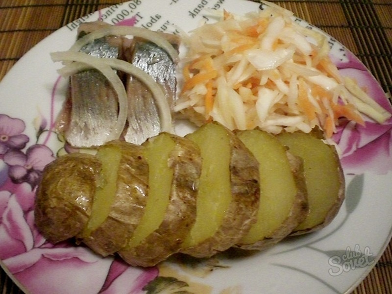 Картошка с селедкой соленой