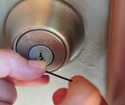 Как да отворите ключалка без ключ