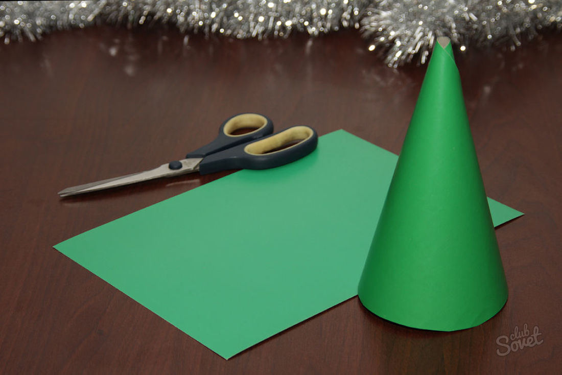 Kako narediti papirni stožec za božično drevo