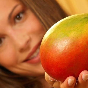 Stock Foto Kako rasti mango kost