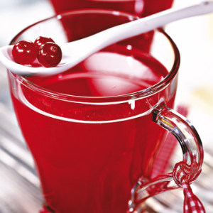 Stock Foto How to make juice from cranberries