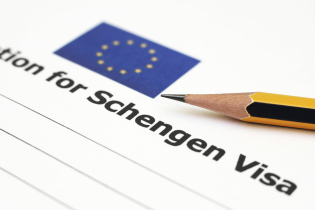 Hur man fyller i ett frågeformulär på en Schengens visum