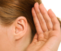 O que coçam o ouvido esquerdo