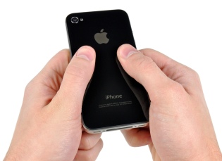 Come sostituire la batteria su iPhone 4S