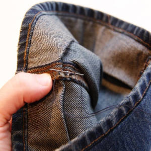 Фото как подшить джинсы