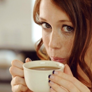 Hány kalória van egy csésze kávéban, és hogy kapjon zsírt a kávéból