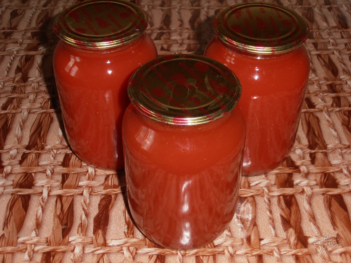 Как делают томатный сок. Томатный сок на зиму. Томатный сок на зиму в домашних. Томатный сок домашний. Томатный сок в 3-х литровых банках.