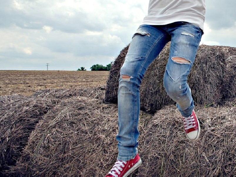 Como fazer buracos em jeans
