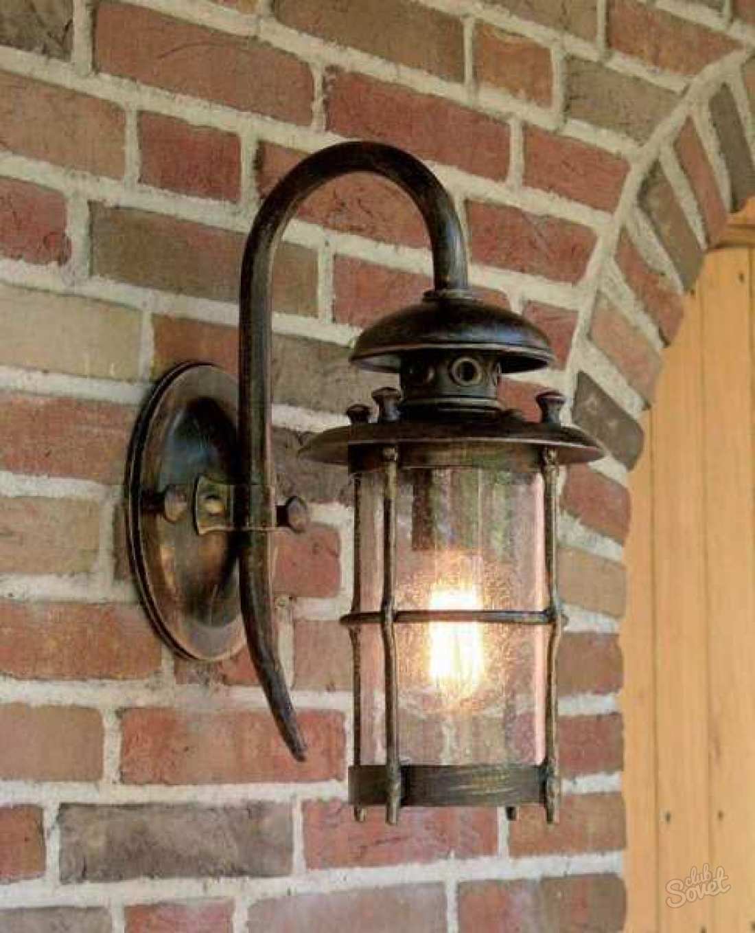 So installieren Sie eine Lampe an einer Wand