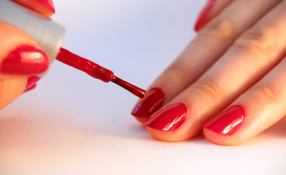 Como fazer uma manicure em unhas curtas