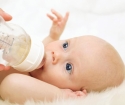 Comment donner du nouveau-né de l'eau d'aneth