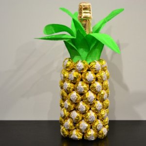 How to make pineapple from champagne and candy
