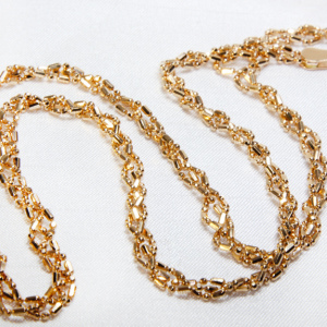 Photo how to clean the gold chain at home