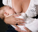 نحوه تغذیه شیر مادر نوزاد