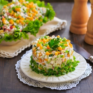 الأسهم Foto Crab Salad الوصفة الكلاسيكية مع الأرز
