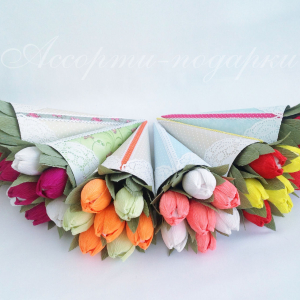 Photo How to make tulips from corrugated paper?