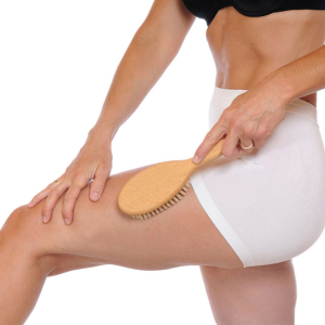 Stock Foto Massage de brossage anti-cellulite