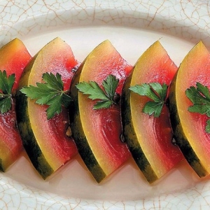 Foto, wie man Wassermelonen löst