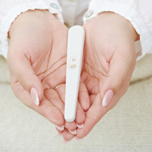 การทดสอบการตั้งครรภ์ในเชิงบวกมีลักษณะอย่างไร