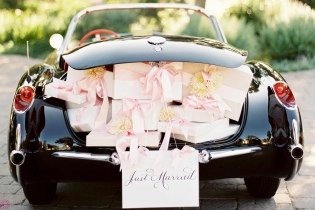 What to give newlyweds to the wedding