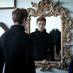 Foto Vilka drömmar att se dig själv i spegeln?