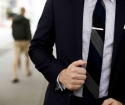 Krawatte Pin wie zu tragen