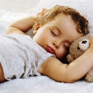 Пхото Како да учите да заспите бебе сами