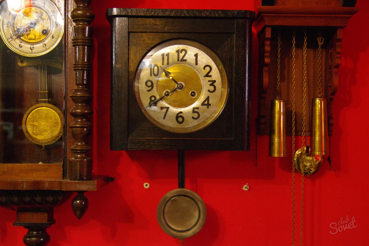 Часы останавливаются причины. Старинные часы. Старые настенные часы. Старинные настенные часы. Антикварные часы настенные.