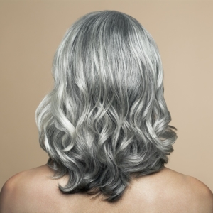 Како се ослободити сиве косе без бојења