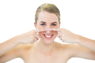 Comment se débarrasser de l'acné sur le nez
