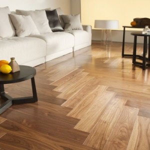 Photo how to cover the floor with a parquet board
