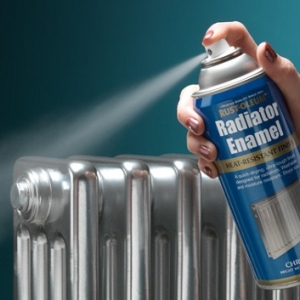 Stock Foto Hur man målar radiatorn