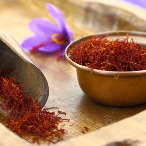 Saffron, beneficial properties, how to take