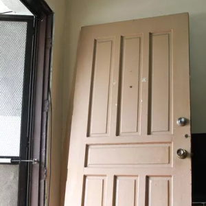 صور كيفية إزالة الباب مع حلقات