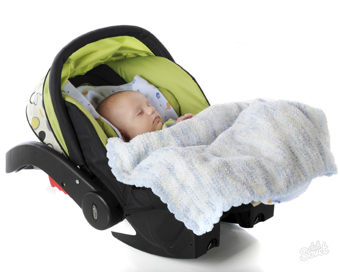 Como transportar um recém-nascido no carro