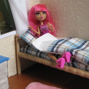 چگونه یک تخت برای عروسک بسازیم