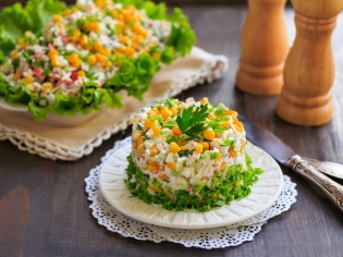 Crab saláta klasszikus recept rizskel