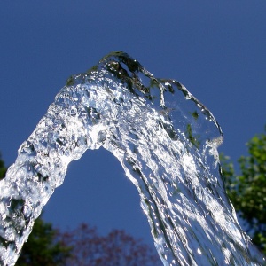 Foto So finden Sie Wasser für einen Brunnen