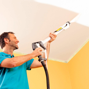Как покрасить потолок без разводов