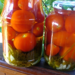 Sklad Foto paradajky s mrkvou vrcholy na zimu - recepty