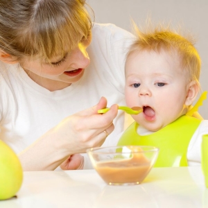 Как правильно вводить ребенку прикорм