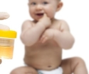 So sammeln Sie den Urin bei Neugeborenen