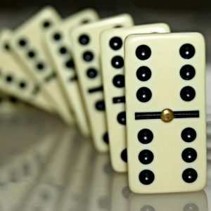 Photo how to play domino