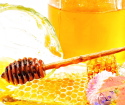 Osvětlení vlasů medu