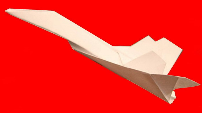 كيفية صنع طائرة من الورق المقوى؟