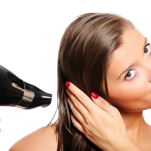 Как правильно сушить волосы