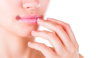 Kako se znebiti prigrizkov v vogalih ust