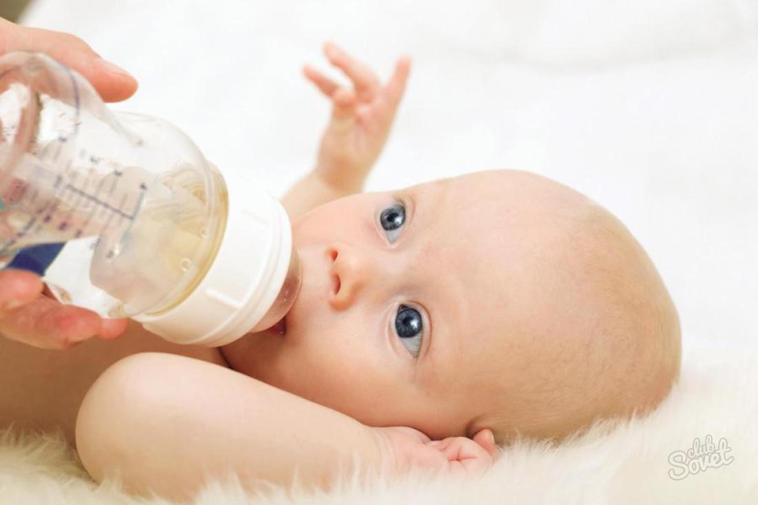 Comment donner de l'eau à l'aneth à un nouveau-né